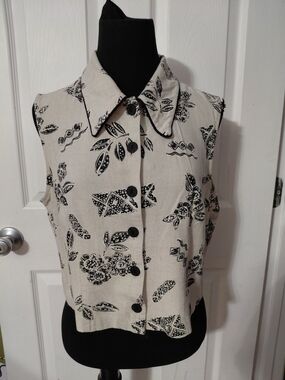 Studio C Cream Sleeveless Button-Down Top with Black Print